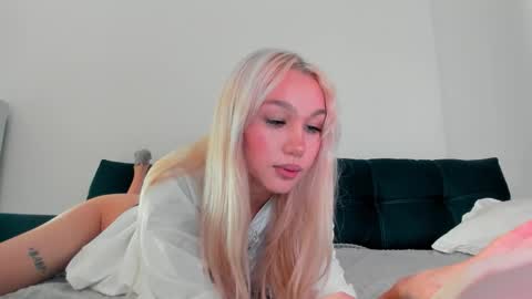 Snapshot of wladilia chatting on September 22, 8:29 pm wladilia online show from September 22, 8:29 pm