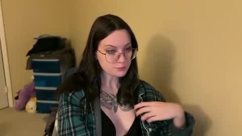 Lucina online show from February 4, 1:56 am