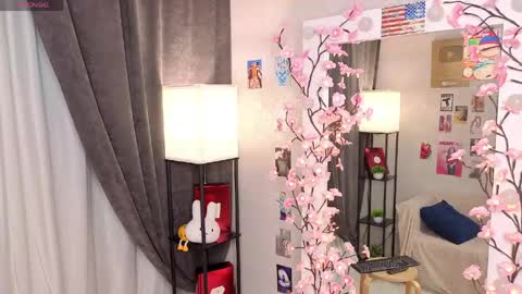 Lily online show from May 8, 5:32 am