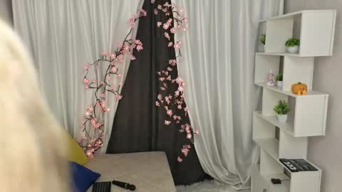 Lily online show from May 2, 5:38 pm