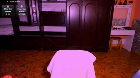 ww_k online show from April 22, 5:54 pm