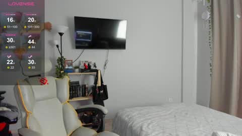 Christine 3 online show from April 2, 10:24 am