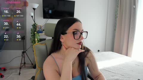 Christine 3 online show from April 8, 9:22 am