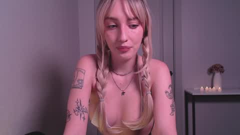 Snapshot of x_flora_x chatting on December 9, 11:03 pm Flora  my fav patterns are 44 111 666 999 online show from December 9, 11:03 pm