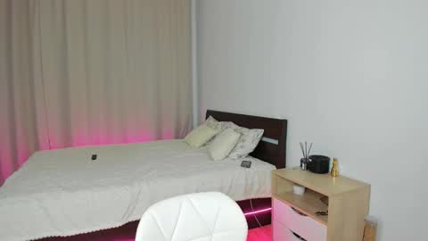 Chloe online show from February 2, 1:32 pm