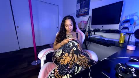 xStarGazingx online show from January 18, 11:06 am