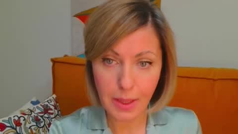 xvaleriax0 online show from February 1, 7:23 pm