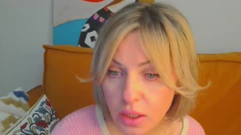 xvaleriax0 online show from February 11, 4:08 pm