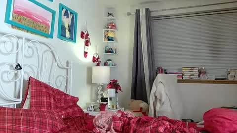 Snapshot of xxstrawberryjanexx chatting on December 31, 6:59 am Strawberry Jane online show from December 31, 6:59 am