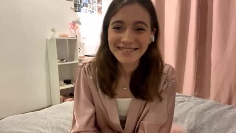 Snapshot of yaniraekberg chatting on October 19, 5:04 pm Marry online show from October 19, 5:04 pm
