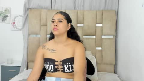 yara10_ online show from May 5, 8:01 pm