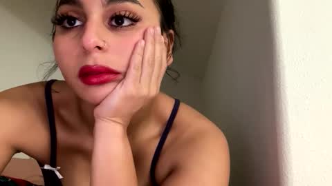 yazzydeleon online show from November 13, 7:18 am