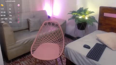 Yeseniaa25  online show from April 17, 3:14 pm