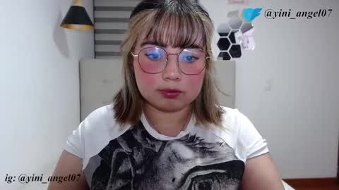 hii i am yini online show from November 9, 1:33 am