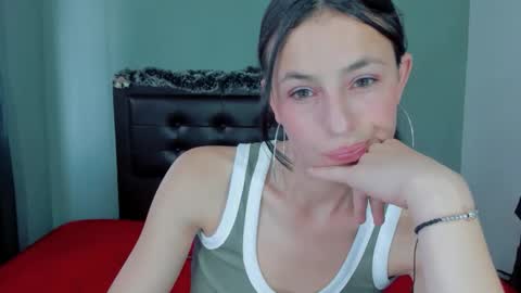 yisle online show from December 16, 8:04 pm