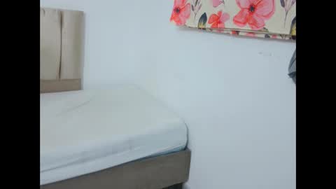 yizz_laan online show from February 25, 7:18 am