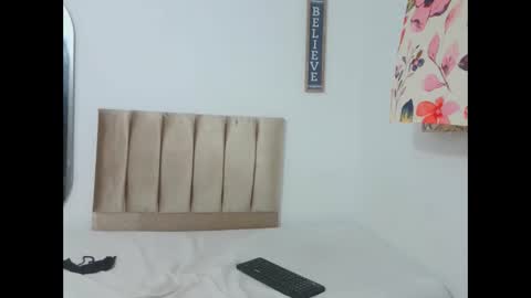 yizz_laan online show from February 27, 2:11 am