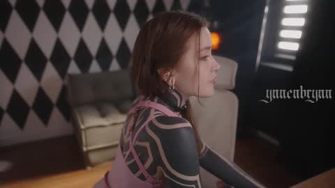 Snapshot of ynnenbrynn chatting on October 17, 6:49 am ynnenbrynn online show from October 17, 6:49 am