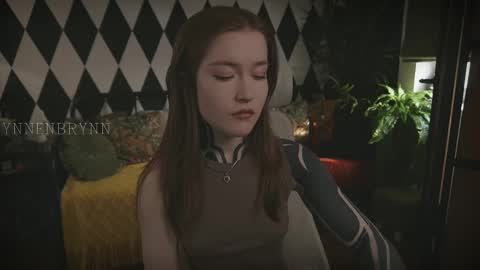 Snapshot of ynnenbrynn chatting on March 4, 4:49 am ynnenbrynn online show from March 4, 4:49 am