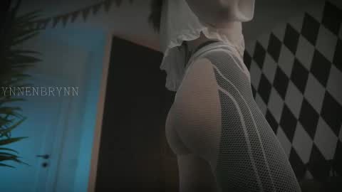 Snapshot of ynnenbrynn chatting on February 21, 7:33 am ynnenbrynn online show from February 21, 7:33 am