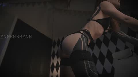 Snapshot of ynnenbrynn chatting on February 6, 6:40 am ynnenbrynn online show from February 6, 6:40 am