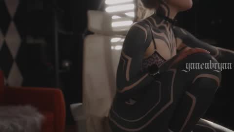 ynnenbrynn online show from March 17, 9:13 am