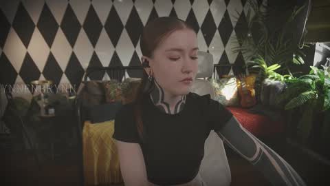 Snapshot of ynnenbrynn chatting on March 10, 4:49 am ynnenbrynn online show from March 10, 4:49 am