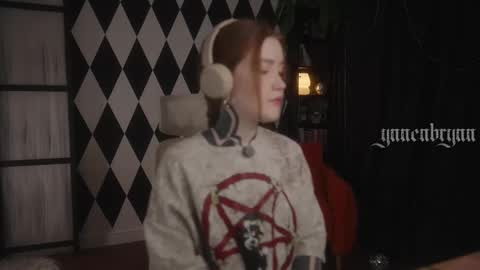 Snapshot of ynnenbrynn chatting on October 10, 7:13 am ynnenbrynn online show from October 10, 7:13 am