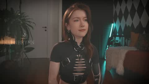 Snapshot of ynnenbrynn chatting on December 2, 7:10 am ynnenbrynn online show from December 2, 7:10 am