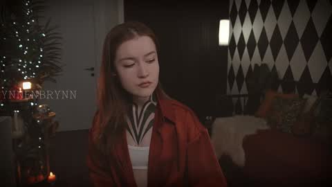 Snapshot of ynnenbrynn chatting on December 19, 9:29 am ynnenbrynn online show from December 19, 9:29 am