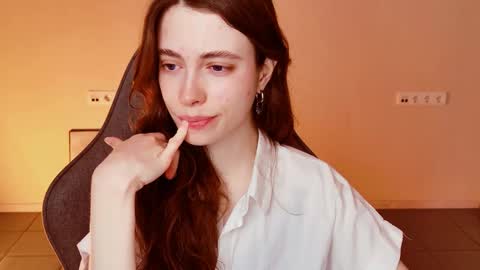 yoka_paradoxxx online show from February 18, 9:08 am