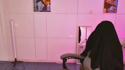 yoka_paradoxxx online show from March 20, 9:14 am