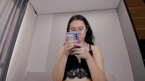 yoon_shin online show from November 17, 5:19 am