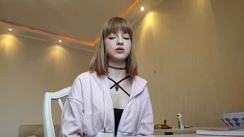 yoshiezerbel online show from June 14, 4:18 pm