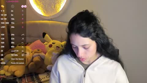 mia3 online show from February 18, 3:27 am