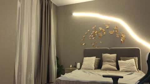 Jessica Loyd online show from October 30, 3:09 am