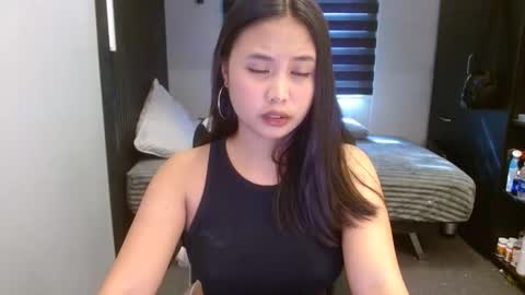 yourfantasyyy_ online show from March 12, 7:00 am