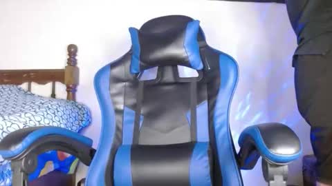 yourfavorite_bigclit online show from November 30, 7:29 pm