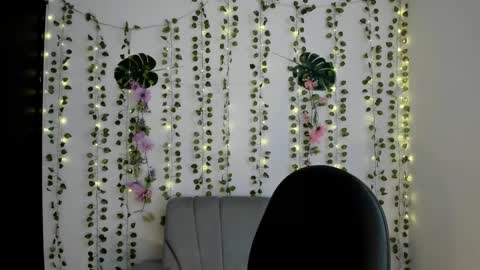 yoursweetsin16 online show from April 23, 3:03 pm