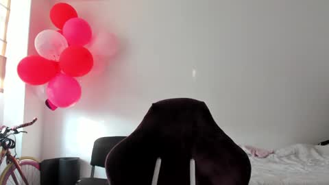 elizabeth  ju   online show from February 9, 10:00 pm