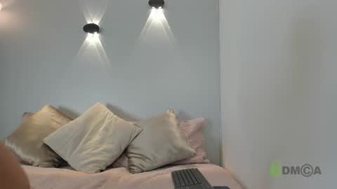 yulievans online show from December 27, 7:03 pm