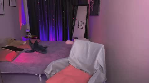 Yumi online show from April 15, 1:55 pm