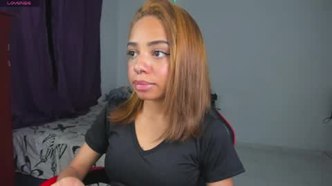 yumi_hanna online show from May 6, 7:34 am