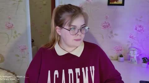 Snapshot of yumm_lolly chatting on October 21, 5:39 pm Polly online show from October 21, 5:39 pm