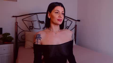 I V Y   online show from February 2, 9:03 pm