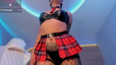 Snapshot of zaha_rose chatting on October 3, 5:51 pm Zaha online show from October 3, 5:51 pm