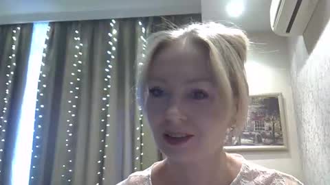 Zarina Swift online show from November 21, 4:36 am