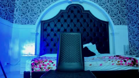 Karolyne online show from April 9, 6:30 am