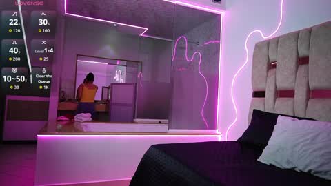 zenda_biancha online show from April 9, 11:37 am