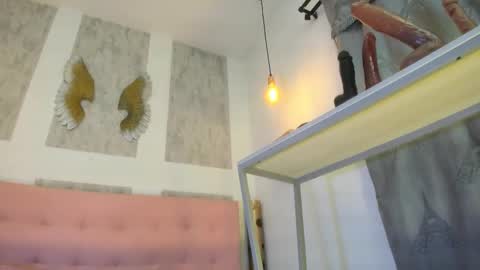 ZHAMIRA  ANDRES online show from December 14, 11:21 pm